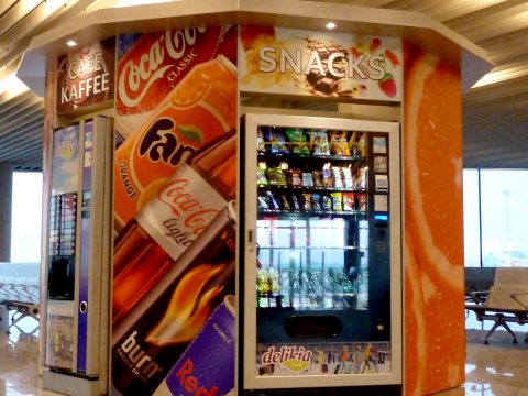 quiosco vending decorativo de madera con vinilo