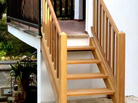escalera de madera exterior